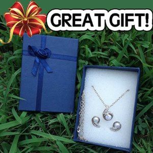 Beautiful New Necklace and Earrings set Faux pearl